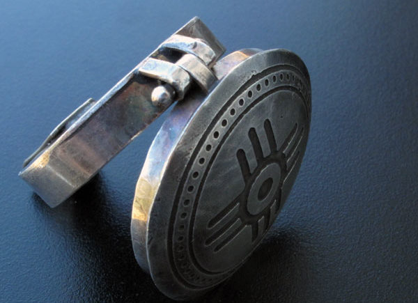Stand away hinge, Richard Salley, Clasps, Hinges, and Mechanisms
