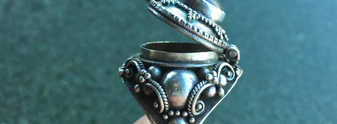 POIS_2, Poison ring, Maru Almeida